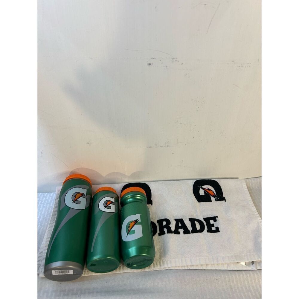 Green‎ Gatorade 3 bottles plus towel screw top